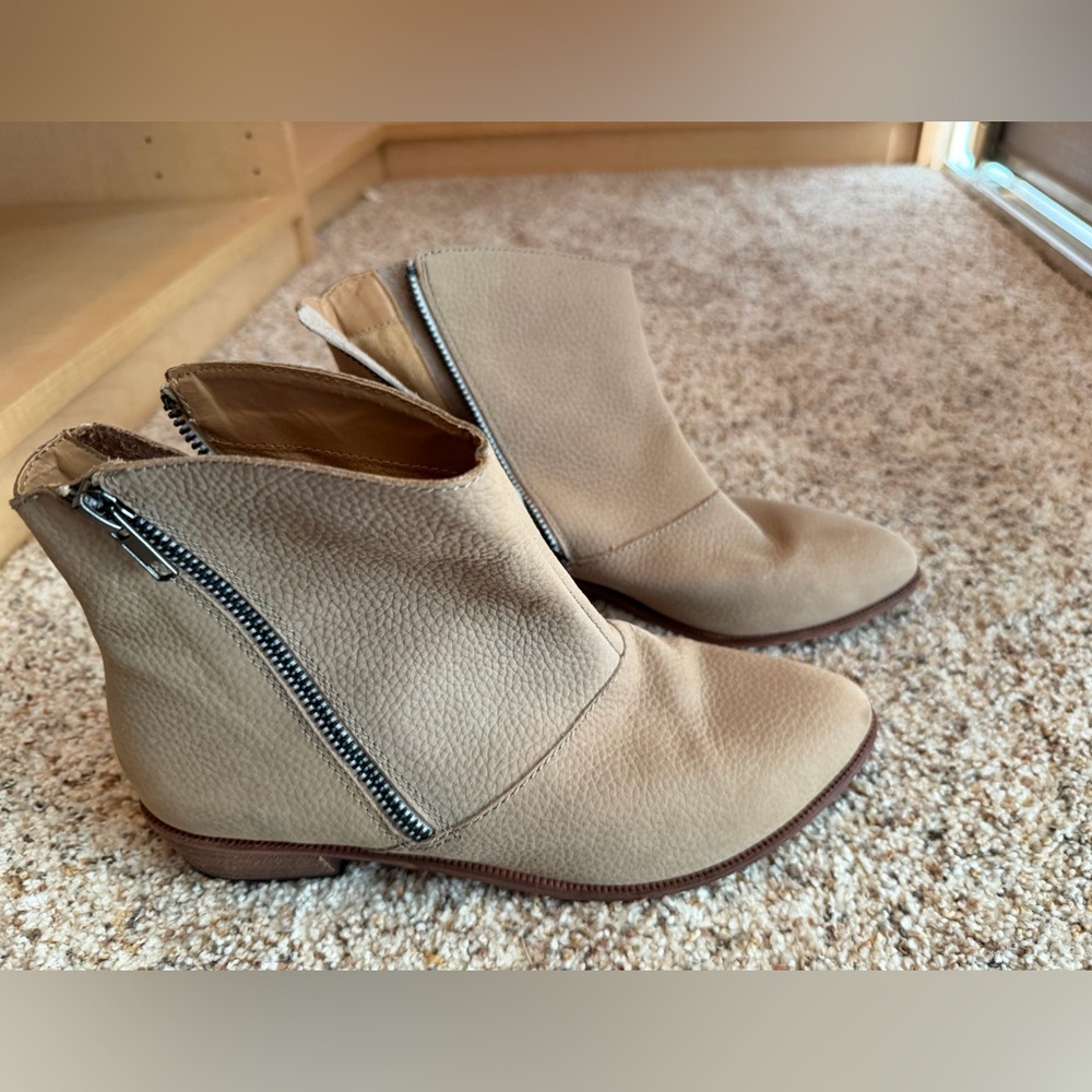 Kelsi Dagger Neutral Beige Zip Ankle Boots